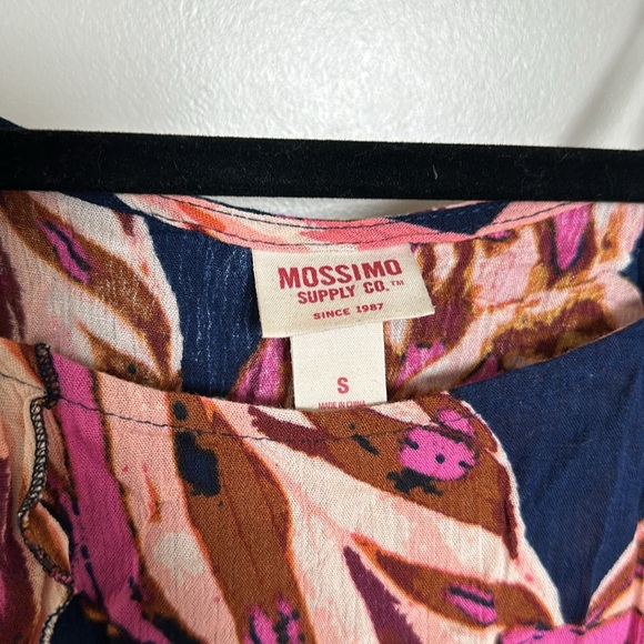 Floral flowy tank with partially open back - small - Picture 4 of 4